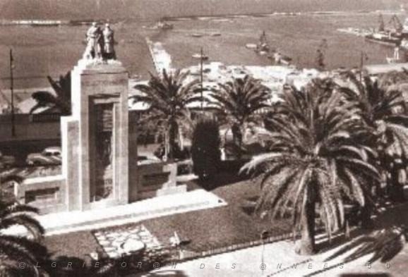 ORAN  LE MONUMENT AUX MORTS.JPG